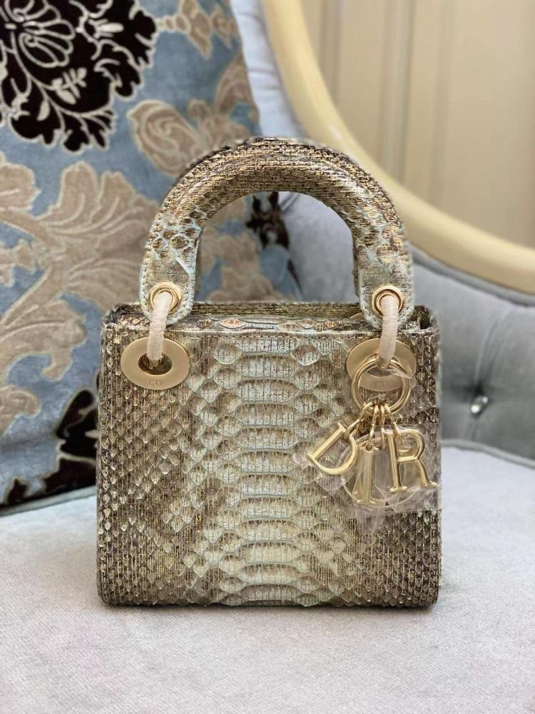 شنطة ديور