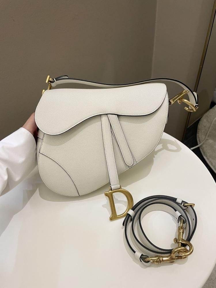 شنطة ديور