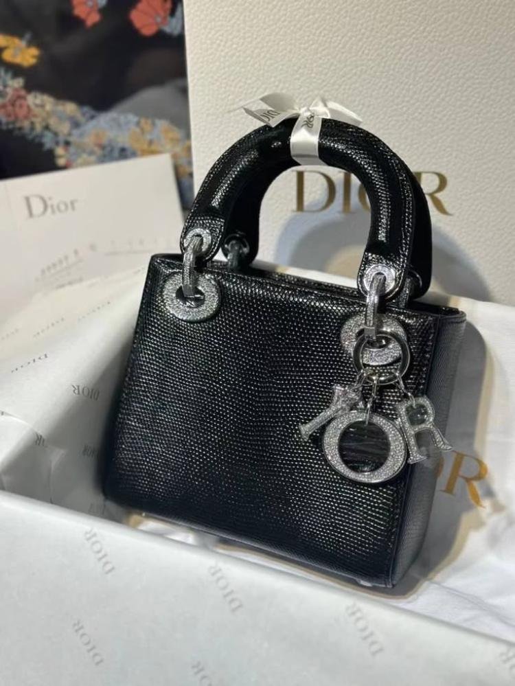 شنطة ديور