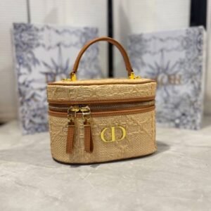 شنطة ديور